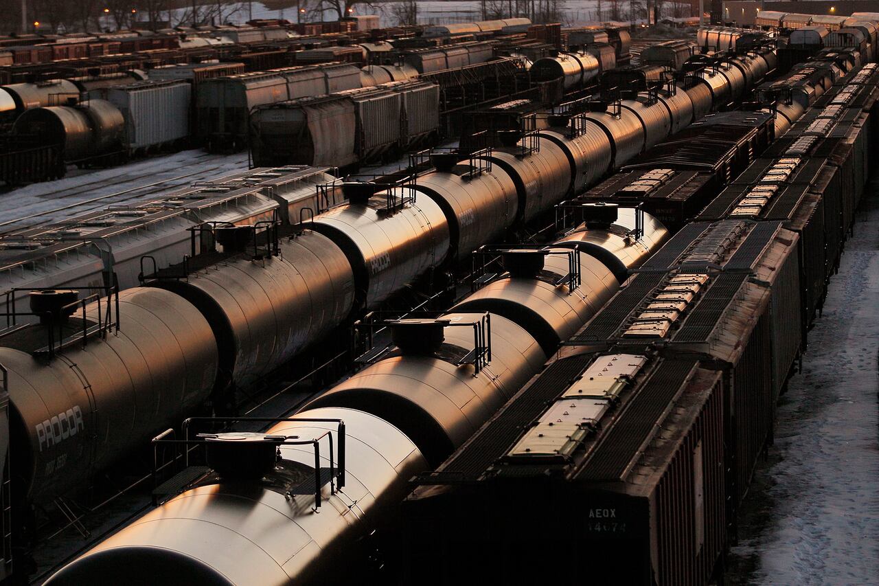 crude-by-rail-20200320-oil-transportation-train crude-by-rail-20200320-oil-transportation-train